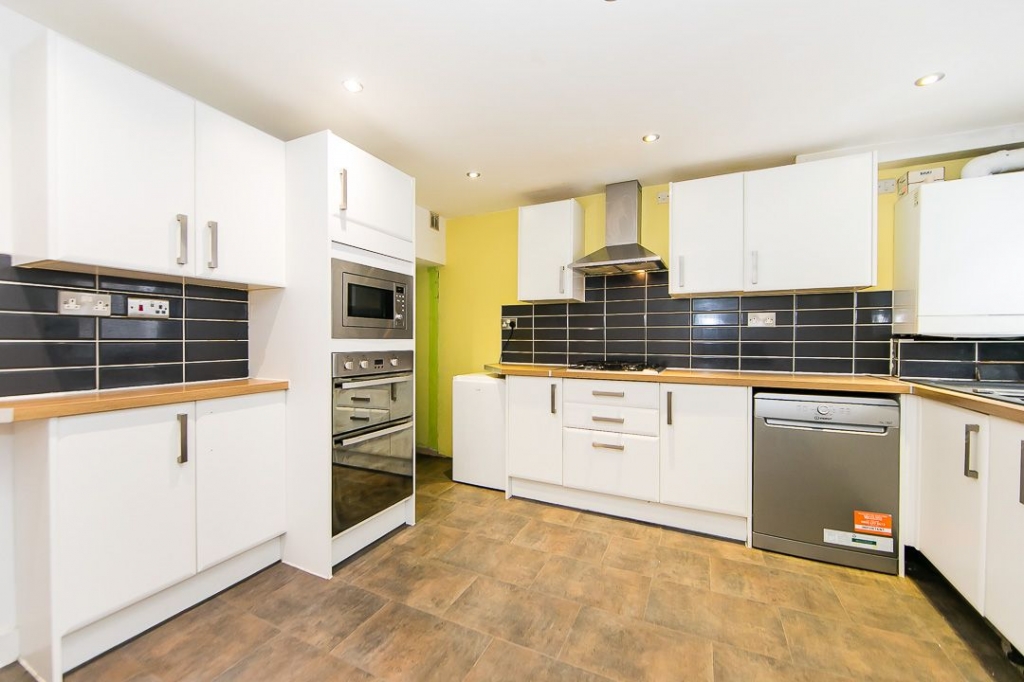  Burchett Grove, Woodhouse, Leeds