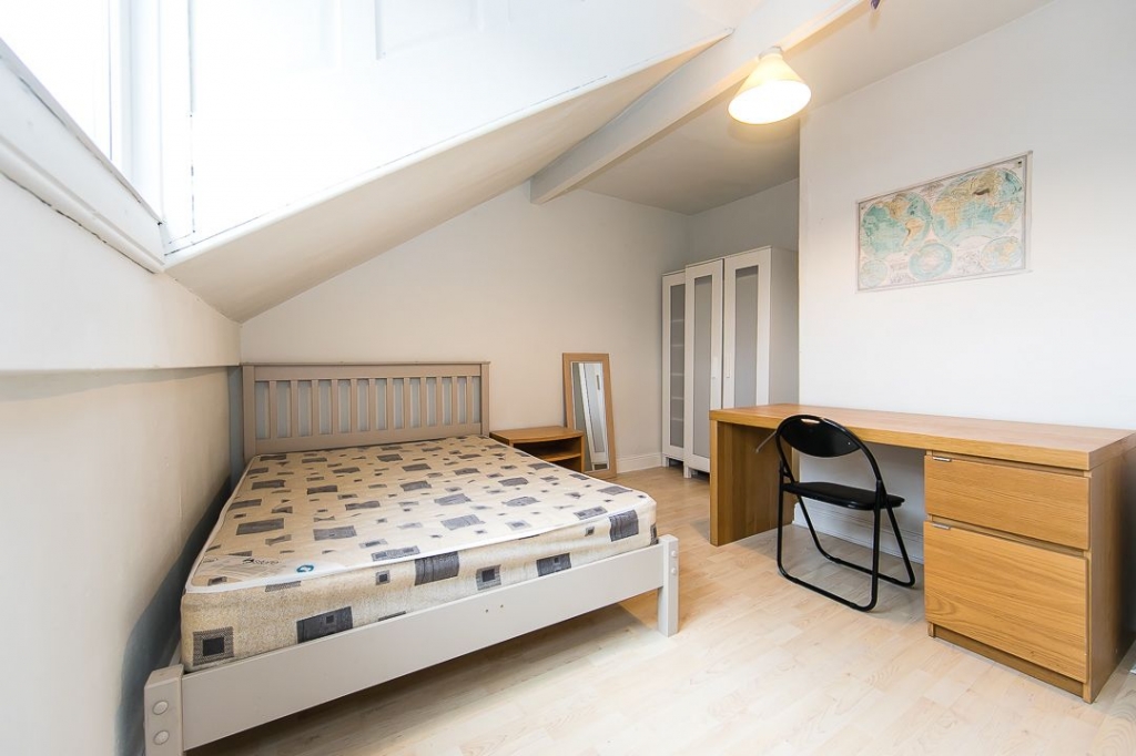  Winfield Grove, Hyde Park, Leeds