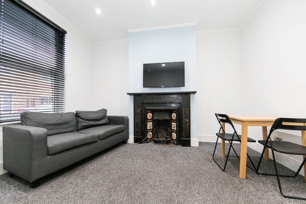  School View, Hyde Park, Leeds