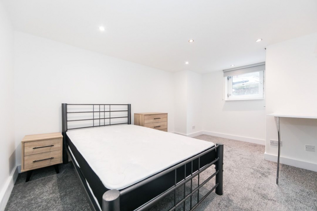  Winston Gardens, Headingley, Leeds