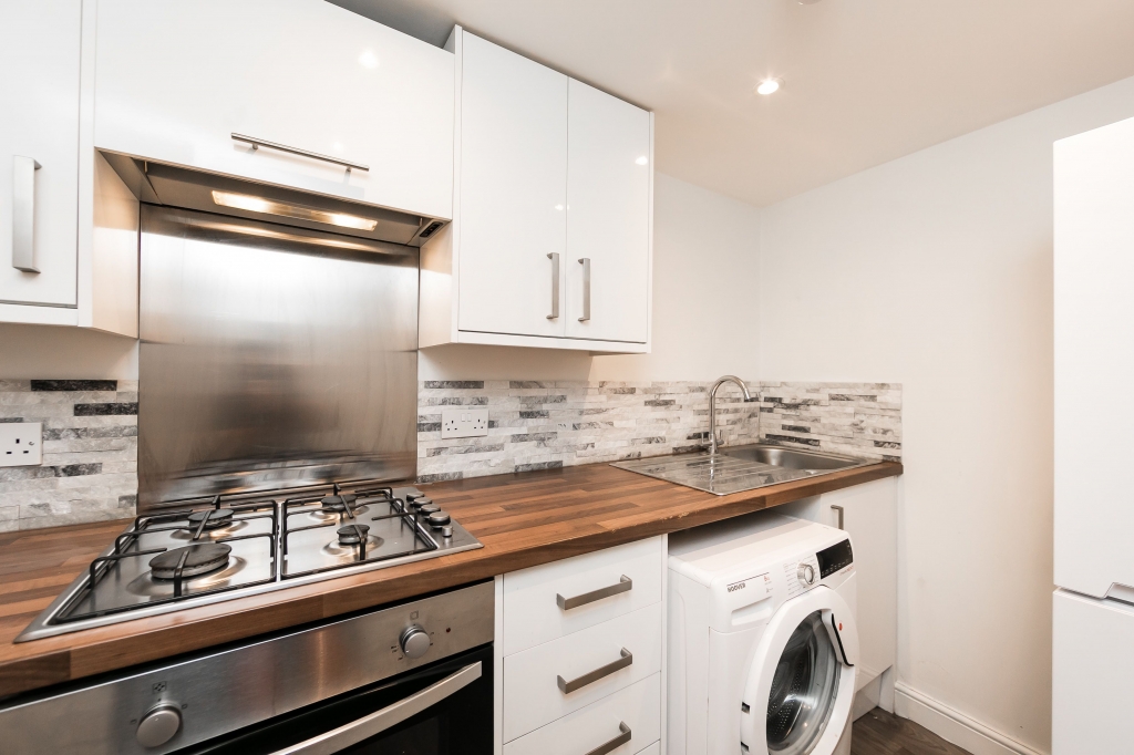 Basement Flat, 44 Headingley Avenue, Headingley, Leeds