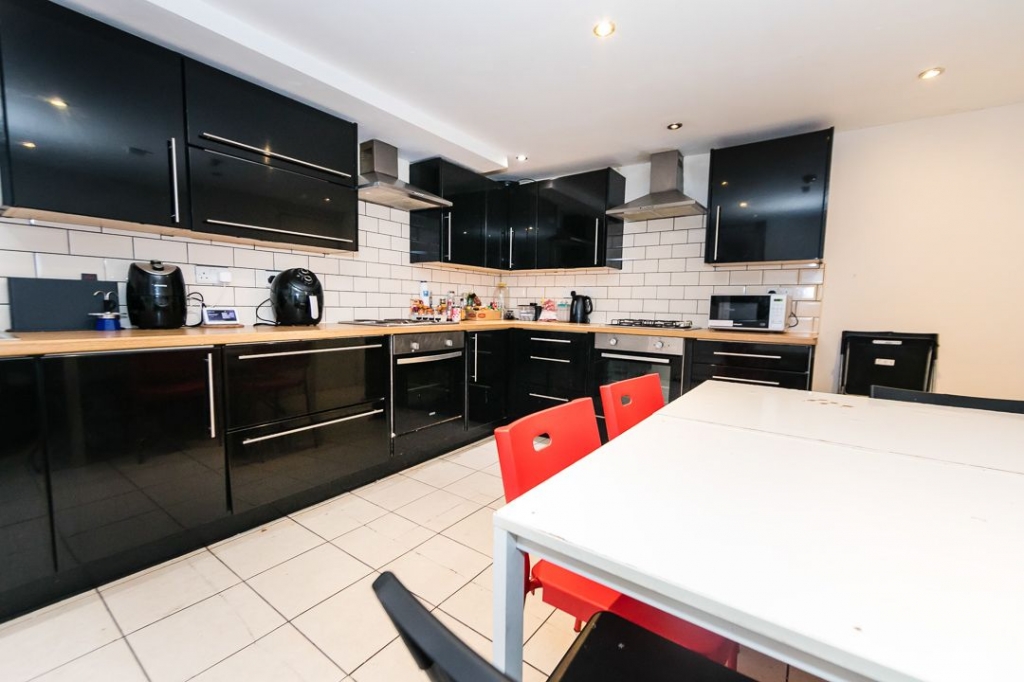  Manor Drive, Leeds, West Yorkshire, LS6 1DE, United Kingdom (Hyde Park)