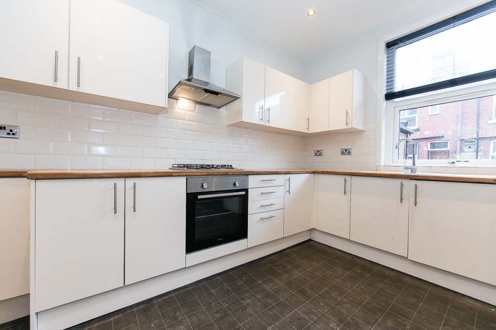  School View, Hyde Park, Leeds