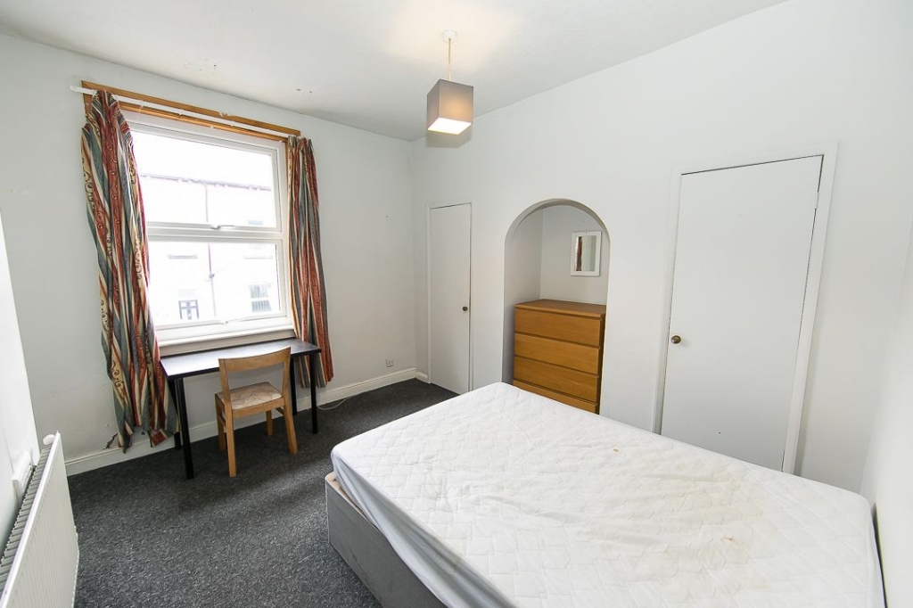  Winfield Grove, Hyde Park, Leeds