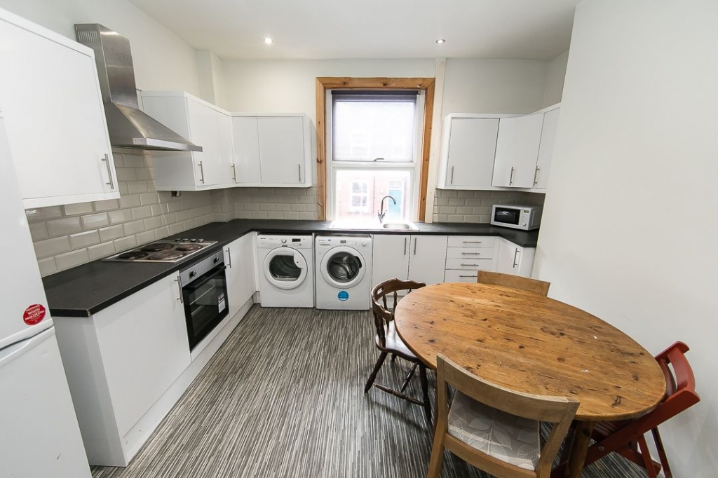  Winfield Grove, Hyde Park, Leeds