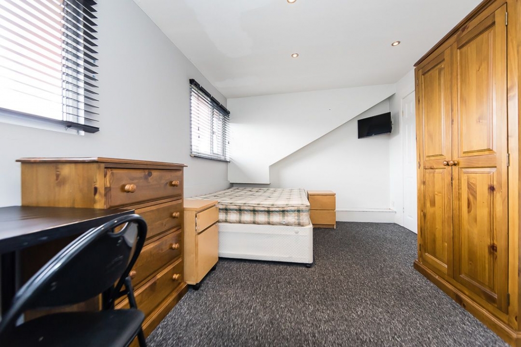  Welton Place, Hyde Park, Leeds