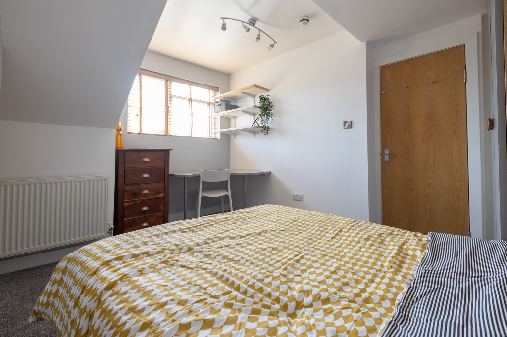  Royal Park View, Hyde Park, Leeds