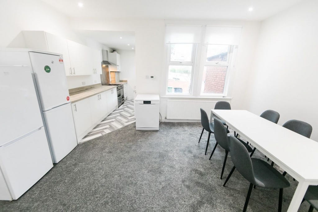  Winston Gardens, Headingley, Leeds