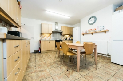 6 Buckingham Mount, Hyde Park, Leeds
