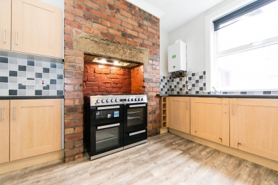 16 Welton Place, Hyde Park, Leeds