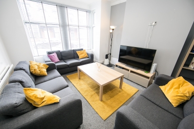 17 Winston Gardens, Headingley, Leeds