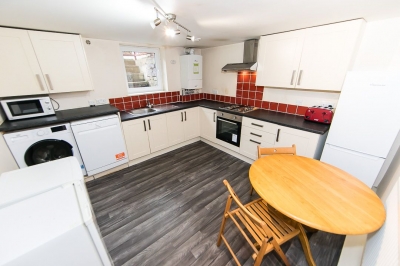 15 Welton Grove, Hyde Park, Leeds